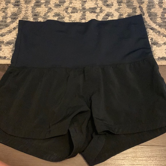 Black gym shorts - Picture 1 of 1